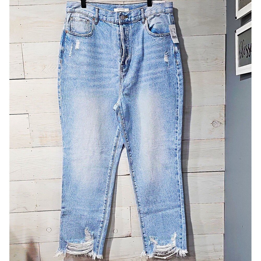 NWT PacSun High Rise Straight Leg Mom Jeans Size 31 Light Wash Button Fly Frayed